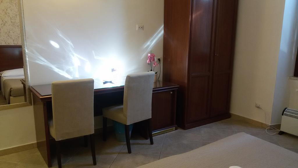 Mrs Julie Guesthouse Roma Phòng bức ảnh